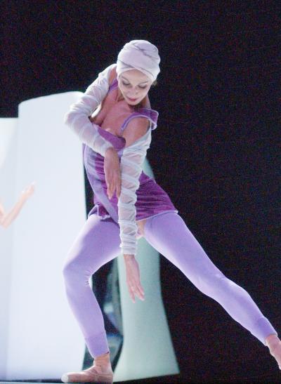 El ballet de Montecarlo resurgió en 1985, cuando la princesa Estefanía de Mónaco quiso cumplir con la devoción de su madre, la princesa Grace, que soñaba con volver a contar con una compañía de ballet en el principado.