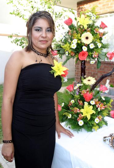  12 de octubre de 2004

Liliana Elizabeth López Hidrogo, captada en  su despedida de soltera