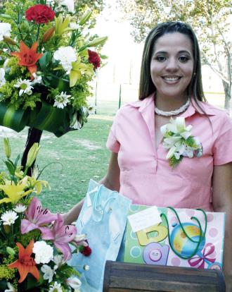  15 de octubre de2004Ana Isabel de De León captada en la fiesta de canastilla que le ofrecieron hace unos días.