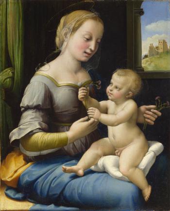 Algunas nunca habían viajado antes al Reino Unido y otras, vendidas a museos de distintos países, han regresado temporalmente. Entre ellas está la famosa 'Alba Madonna', de la National Gallery of Art de Washington, que ha sido limpiada especialmente para la exposición, la Conestabile Madonna, del Hermitage, de San Petersburgo, o el Autorretrato de los Uffizi, en Florencia.

Es tan fácil enamorarse de las delicadas 'madonnas' de Rafael, del ideal de serena armonía que transmiten sus pinturas que a veces se olvida que, pese a su genio innato y a su precocidad como dibujante, reflejados en un extraordinario autorretrato hecho a los quince años, el pintor evolucionó absorbiendo el arte de otros geniales contemporáneos.