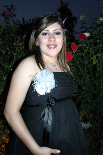  24 de octubre de2004

Ivonne Gallardo de Fernández, espera el nacimiento de su primer bebé, por lo cual recibió sinceras felicitaciones en su fiesta