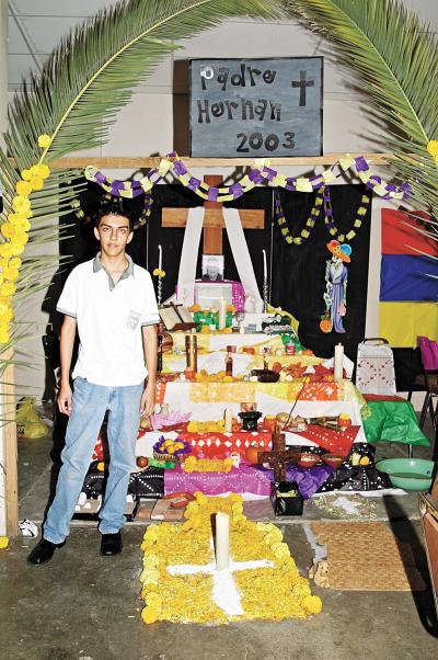 La Escuela Carlos Pereyra también realizó la ofrenda del Día de Muertos.