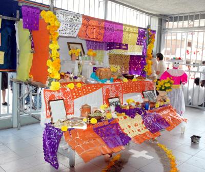 Altar de muertos de de la Preparatoria Luis Aguirre Benavides.