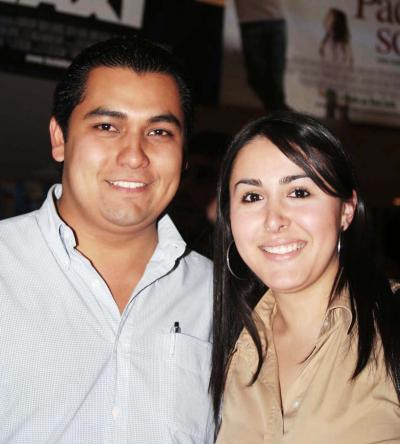 Elisa Esparza y Carlos García.