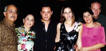  06 de noviembre de 2004

Rogelio Barrios, Lupita de Barrios, Waghi Saade Núz y Merry Facuse de Saade les ofrecieron una última despedida de solteros.