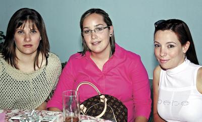  08 de noviembre de 2004
Ileana Dávila de Ramírez, Lorena de Martínez y Rita de Saavedra