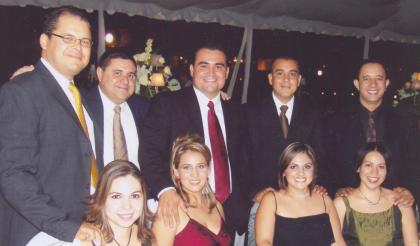 Grupo de amistades en la boda de Jose Antonio Vazquez y Elizabeth Segura Delgado