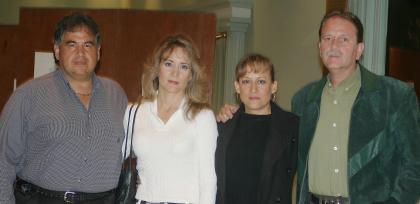 José Alatorre, Gina de Alatorre y Gabriel Villalobos