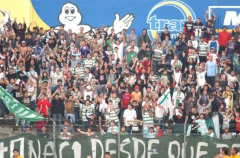 La actitud de la afición, resignada a no disfrutar de nueva cuenta las mieles dulces de una liguilla, fue paciente a lo largo del partido, incluso con el resultado adverso, ya que no importaba el esquema o el sistema de juego, simplemente quería ver ganar a su equipo ante una de las escuadras más odiadas, deportivamente, del torneo, por la cercanía territorial; los Tigres que junto con su porra “Libres y Lokos”, regresaron a la Sultana del Norte con las manos vacías, sin chance de obtener el boleto a una lejana repesca.