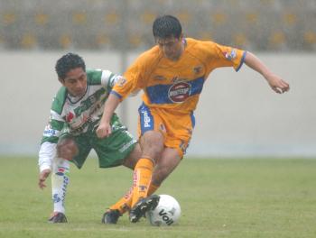 Las anotaciones de los Guerreros corrieron a cargo de los argentinos Matías Vuoso al 82 y de Hugo Norberto “Misionero” Castillo al 90 de tiempo corrido. Previamente el juvenil José Alberto de Santiago, adelantó a los felinos al 69.