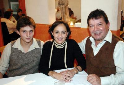 Javier Gurza Nahle, María Eva y Leonardo Navarro.