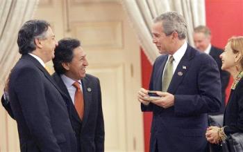 Bush, second from right, speaks with Peruvian President Alejandro Toledo, second from left, and Peruvian Foreign Minister Manuel Rodriguez Cuadros, left, and Toledo's wife, Elaine Karp,