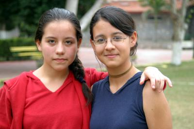 Andrea Saldaña y Yolanda Garay 2.