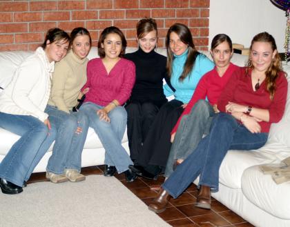  20 de noviembre de 2004

Gaby del Bosque de Barrios con sus amigas Adriana Alarcón, Mariana Alarcón, Irma Eugenia Gómezm Meche Romo, Ale Aguilar y An Patricia Madero