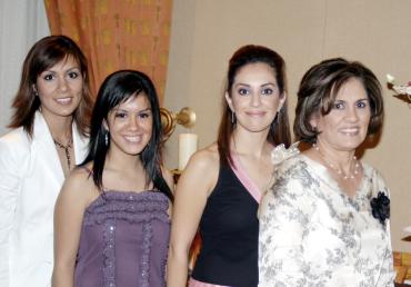 Ana Olympia Leal de Urquizo, Ana Cecilia y Ana Isabel Urquizo Leal, anfitrionas de la despedida de Ana Sofía Urquizo Leal