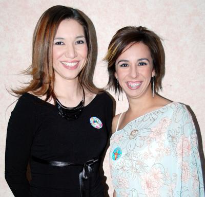 Diana Méndez y Susana Lazarín recibieron felicitaciones en la fiesta de cumpleaños que les organizaron unos amigos.