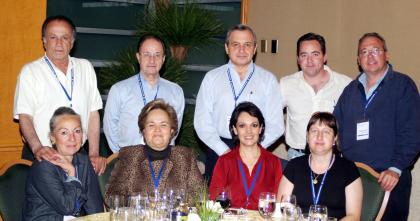 Vicente González, Alberto Pellico, Sergio de la Parra, Iñaki González, Alejandro Larrea, Rita de González, Rosario de Pellico, Laura de De la Parra  y Carmen Montalvo.