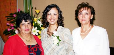 Alejandra del Rocio Artea  Gomez junto a Rosa Maria Gomez y Virginia Carson Camacho.