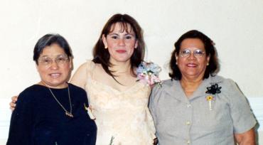  26 de noviembre de 2004
Nuria Solis Valdez disfrutó de una despedida de soltera que le ofrecieron Juanita de Vélez y Ana María de Solís