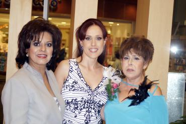 Margarita López de González y Elsa Lucía Ochoa de Ruvalcaba le ofrecieron uan despedida de soltera a Marina González López.