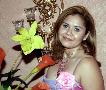 Rosa Elena Domínguez en su despedida de soltera.