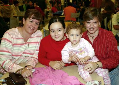  28 de noviembre de 2004

Mabeth F. de Manzalli, Ana Milena de García y Milena García .