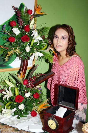  29 de noviembre de 2004
Nadia Heredia Hernández disfrutó de una fiesta de despedida de soltera.