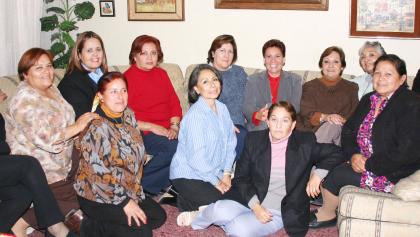 En días pasados se reunieron las ex-alumnas de la Escuela Contable para disfrutar de un convivio.