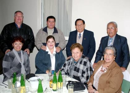 Ana y Jorge Zayas, Hortensia y Felipe Esqueda, Rosy y Gerardo Recio, Mary y Ramón Márquez .