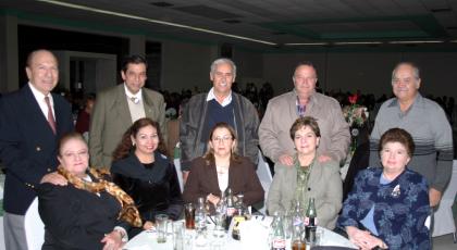 Pedro y Carla Villavicencio, Ana María y Jesús Ochoa, Zelma y Vicente Isaías, Carlos y Susana Jalife y Celso y Ana Luisa  González.