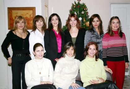 Silvia de Gido, Marcela de Aguirre, Claudia de Jáuregui, Sofía Ramos, Laura de Valle, Jéssica de Allas, Leticia García, Paty de Gutiérrez y Laura de Martínez, Grupo de los Viernes  que disfrutaron de su posada.