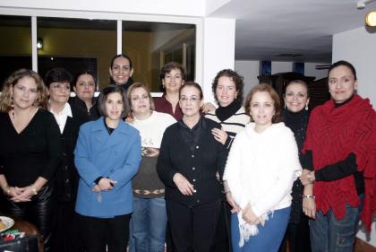 07 de diciembre de 2004

Marisa Álvarez de Acuña junto a Paula  
de Álvarez, Gloria de Herrera, Tita de Garza, Carmelita de Aguirre, Coco de Magaña, Civilla Albores, Diana de Herrera, Nora de Arguijo, Gaby Ramos y Marisa de Acuña .