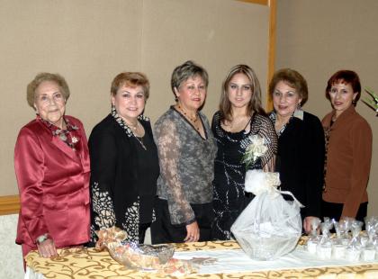 Carmen O. Moreno, Consuelo Moreno de Sánchez, Dora Margarita Moreno Orozco, María del Carmen Moreno de Hernandez y Ruth Favela de Porras, le ofrecieron una despedida de soltera a Rocío áanchez Moreno por su cercana boda.