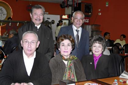 Eduardo Lee Soriano, Lupita Cañamar de Lee, Sergio Lee Soriano, Manuel Lee Soriano, y socorrito Lee de Ramírez.