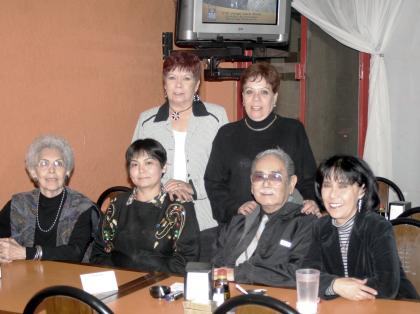 German Wong Sánchez, Consuelo de Wong Sanchez, Carmelita Wong Sánchez, Beatriz Mendoza Wong, Coyito Mendoza Wong y Cuquis Mendoza de Ruíz