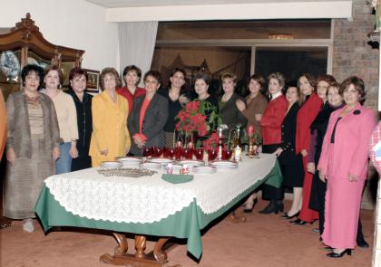 Socias del Club de Jardinería Cassandra, disfrutaron de su tradicional posada navideña, efectuada en casa de la señora Rosario de Sánchez Rivera