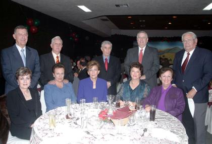 Ramiro y María del Carmen Cantú, Juan José y María Elena T, Saúl y Bety G., Javier y Celia Iriarte y Antonio y Alicia Fernández.