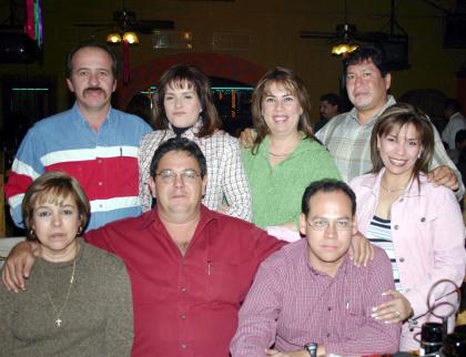 Jesús y Claudia Gamboa, Efrén y Edith Rodríguez, Jesús y Mireya González Olague, Eduardo y Patricia Burgos celebraron la próxima llegada de la Navidad con una posada.