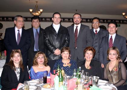 Jesús Contreras, María de Jesús Silva, Gregorio Salazar, Julio Zertuche, Jospe Luis Zapata, Mayela de Santiago,  Esteban Caraveo, Rosalinda Holguín, Luis Gurza y Bárbara de Gurza