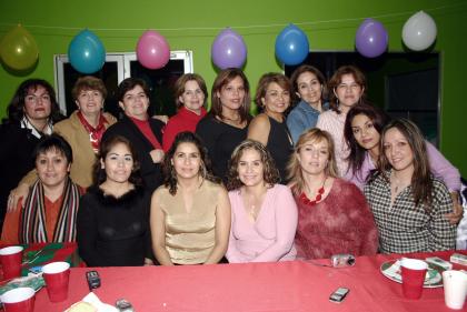 Martha, Laura, Adriana, Alicia, Ana Lilia, Mayela, Carito, Natalia, Marú, Betty, Nena y Rosy entre otras amigas, captadas en reciente convivio de Navidad