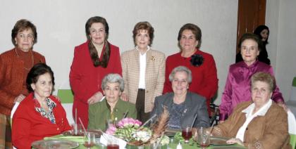 Matilde de Ruenes, María Teresa Iglesias, Gloria de Villanueva, Margarita de Sesma, Ana María de Segura, Delia de Gómez, Amparo de Escorcueta, Elena de González asistieron al cumpleaños de Marucha Fernández