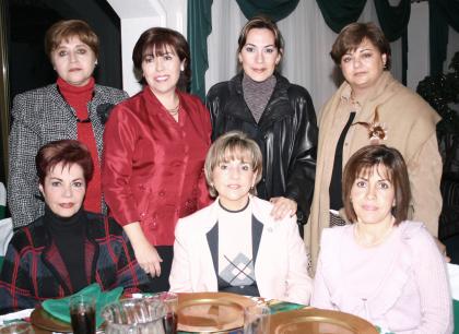 Sonia de Revuelta, Rocío de Juan Marcos, Ana Tere de García, Lupita de Rosas, Marú de Kort, Cristina de Dávila, Luly de Álvarez disfrutaron de una agradable reunión decembrina.