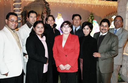 21 de diciembre de 2004


Yuly Gámez, Consuelo Alvarado, Cecy Vidaña, Guille Martínez, Enrique Aguilera, Alberto Alvarado, Raúl Sánchez, José Luis Arroyo y Carlos Rangel , durante la posada de la UA de C