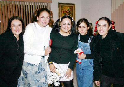 Gabriela del Carmen García en su fiesta de cumpleaños juntao a Ale Garcpia, Marcela Guerrero, Mariana Michel y Dany Bazán.