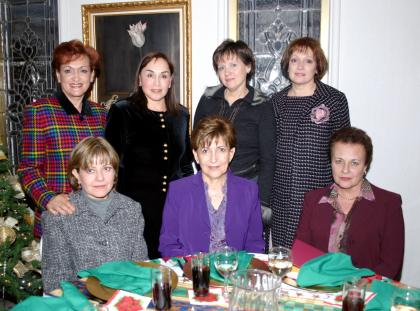 Maru de Félix, Gaby de García, Tere de Herrera, María Elena de Tinoco, Lety de Martínez, Lupita de Barrios y Betty de Gómez se reunieron en dias pasados para disfrutar de su posada