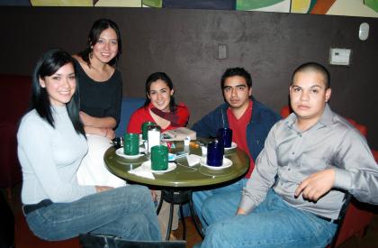 Edna, Ana Cinthia, Julián e Iván.