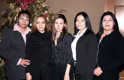 Ana Gabriela Guevara, Doris Magallanes, Paola Flores, Magda Hurtado y Neima Salazar.