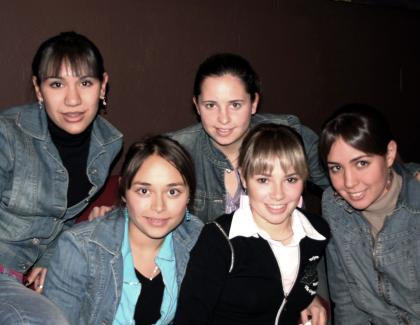 Daniela Ito, Analú Guitiérrez, Diana Ruiza, Araceli Martínez y Sonia Anaya.