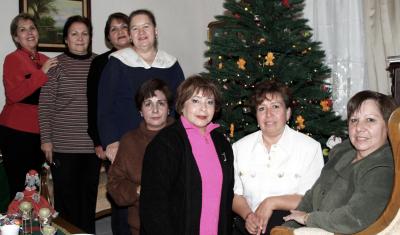 Grupo de amigos de San Pedro , Coahuila, en su tradicional posada  de Navidad.