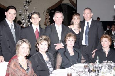 03 de enero de 2005

Sergio Estrada, David Pérez, Guillermo Puente, Angélica Bernal, Conrado Pérez Segnini, Marcela de Estrada, PAtricia de Puente, Margarita de Bernal y Magdalena Moreno.